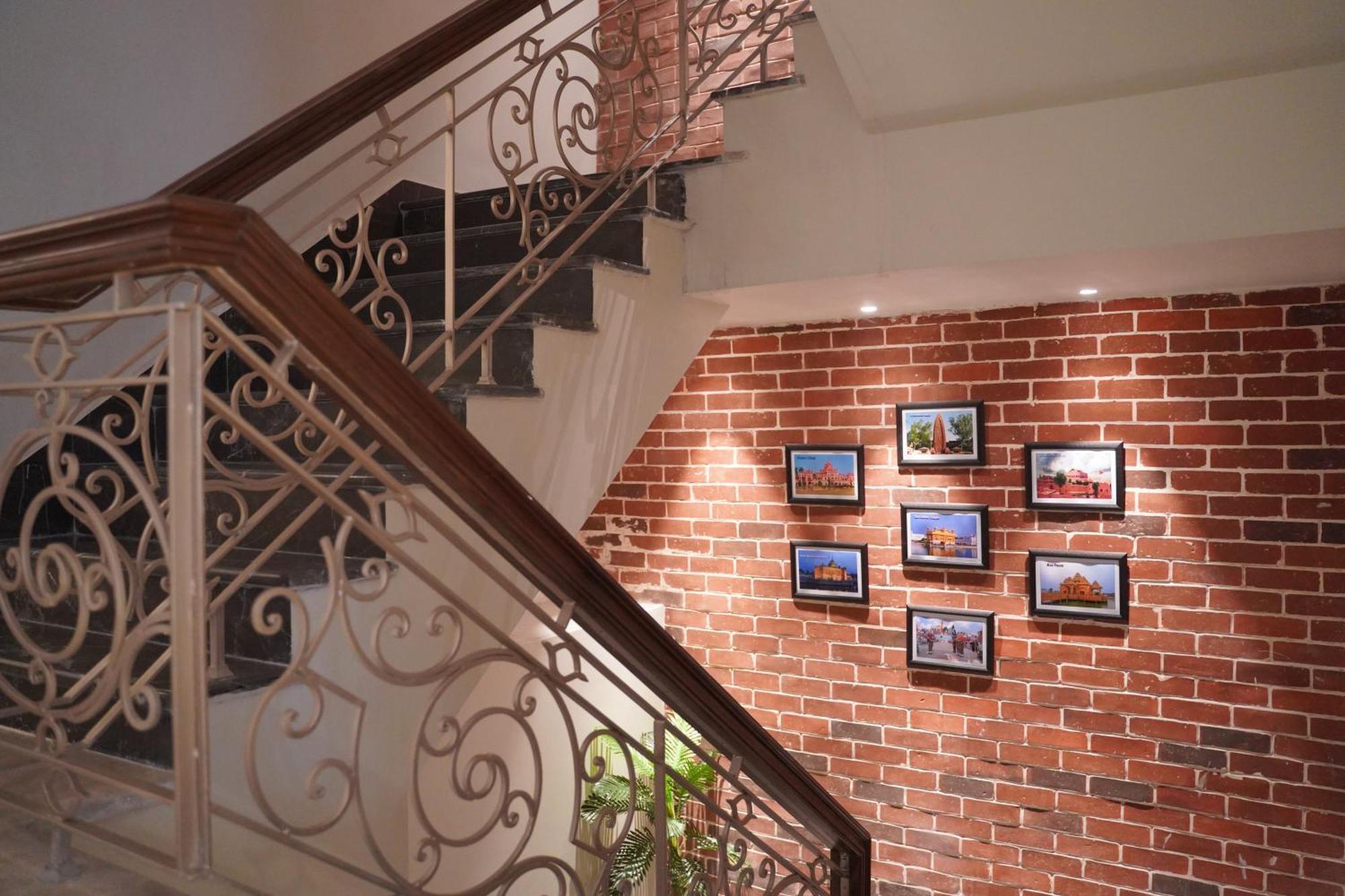 Country Inn Ayodhya - Opposite Airport Екстериор снимка