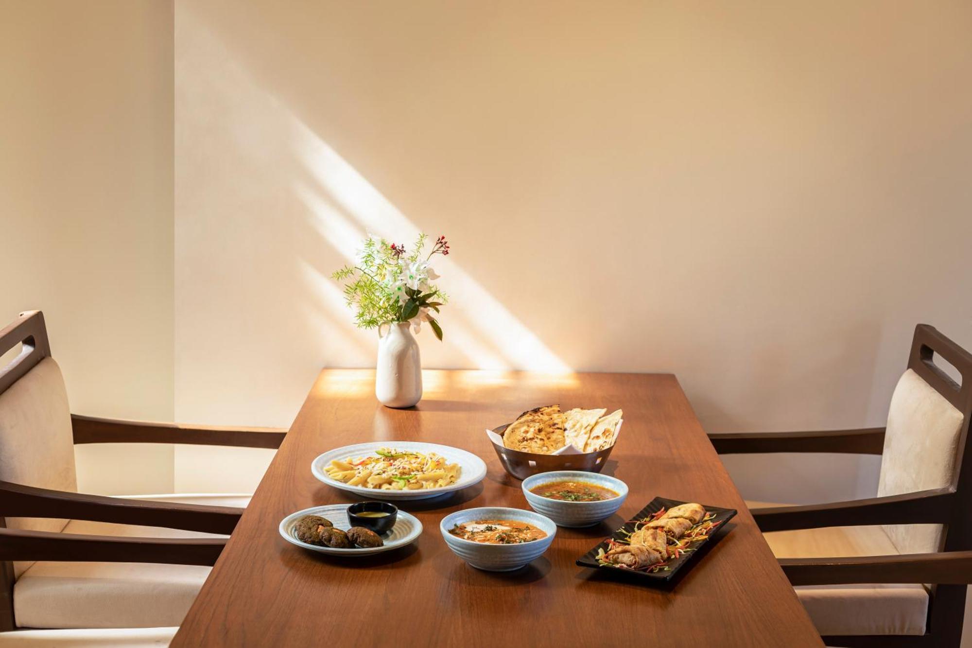 Country Inn Ayodhya - Opposite Airport Екстериор снимка