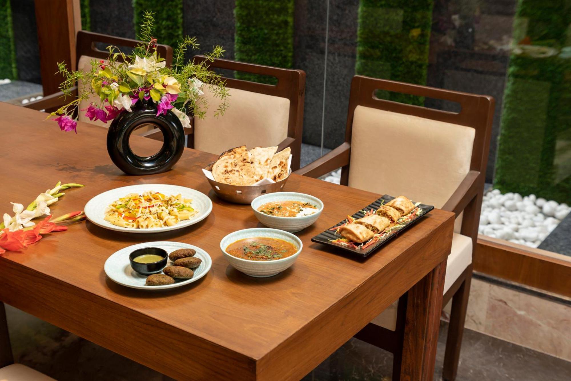 Country Inn Ayodhya - Opposite Airport Екстериор снимка