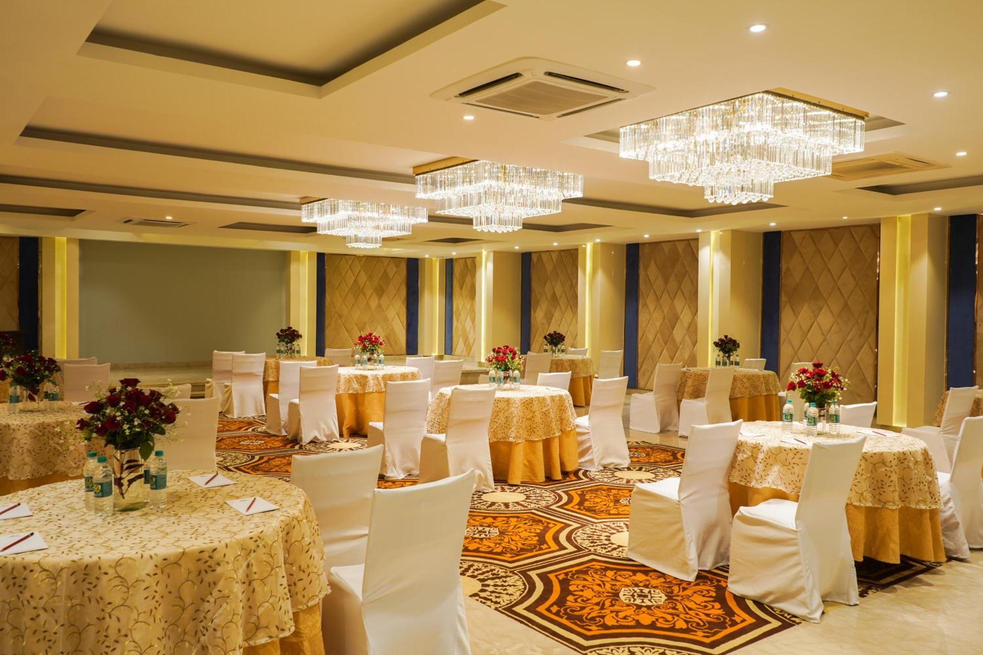 Country Inn Ayodhya - Opposite Airport Екстериор снимка