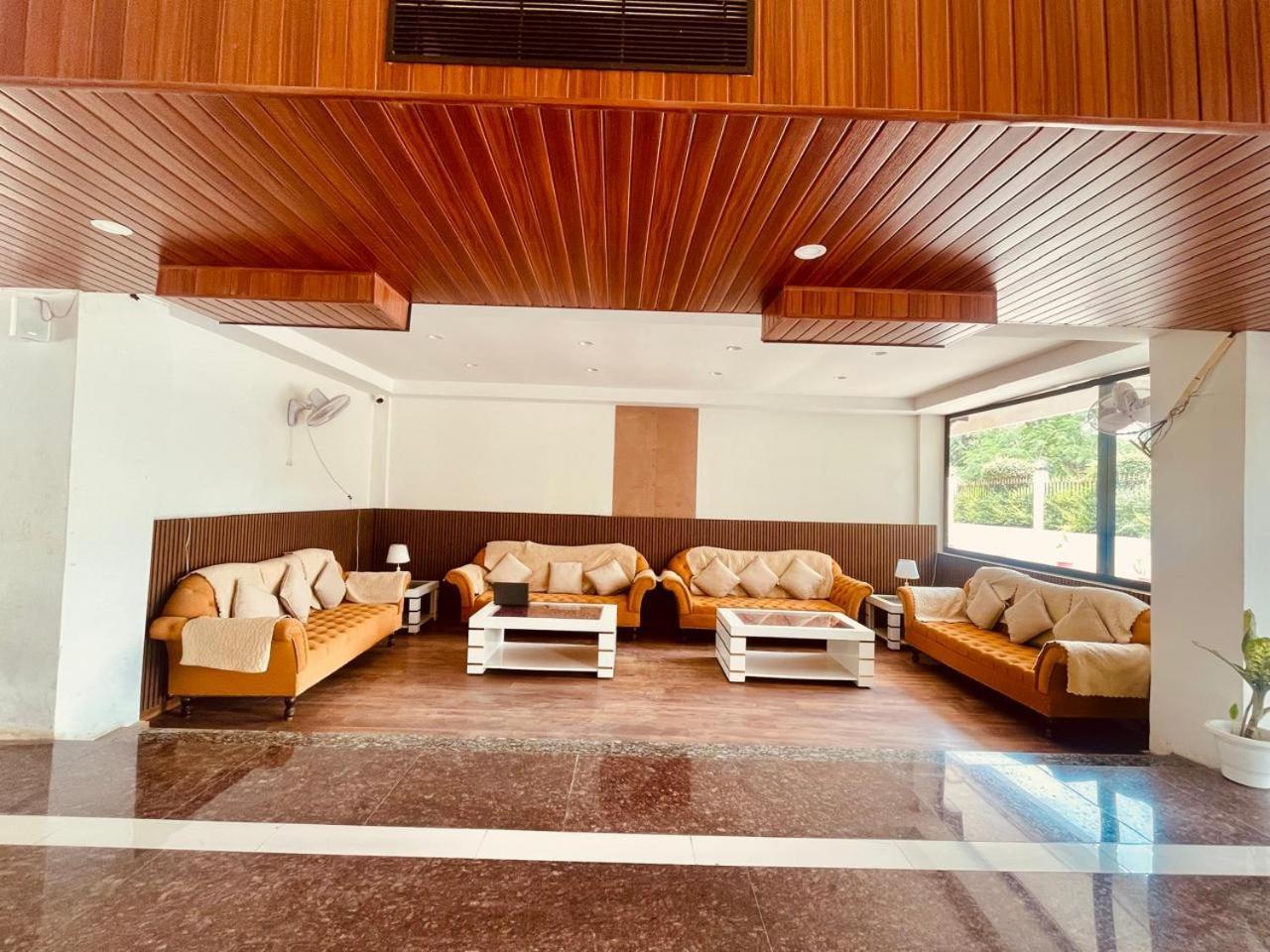Country Inn Ayodhya - Opposite Airport Екстериор снимка